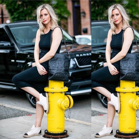 SOLD 💕CHANEL 2016 Black Messenger/Crossbody - Picture 2 of 8